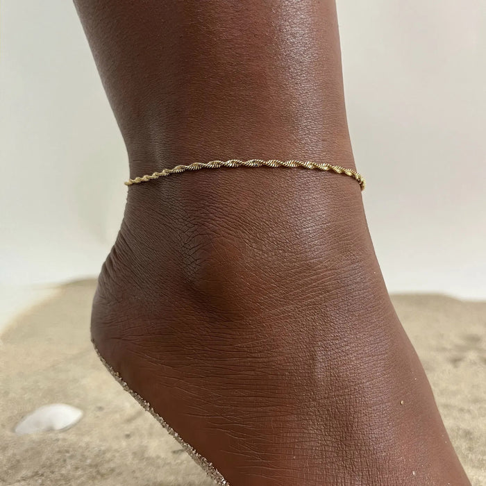 Thin Twisted Rope