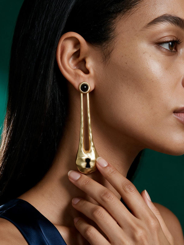 Keyhole Dangle Drop